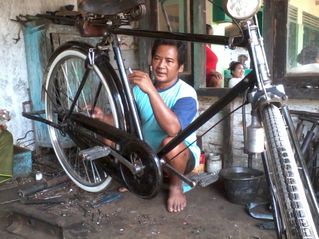 Bengkel Sepeda Pak Wahuri  megonoholic